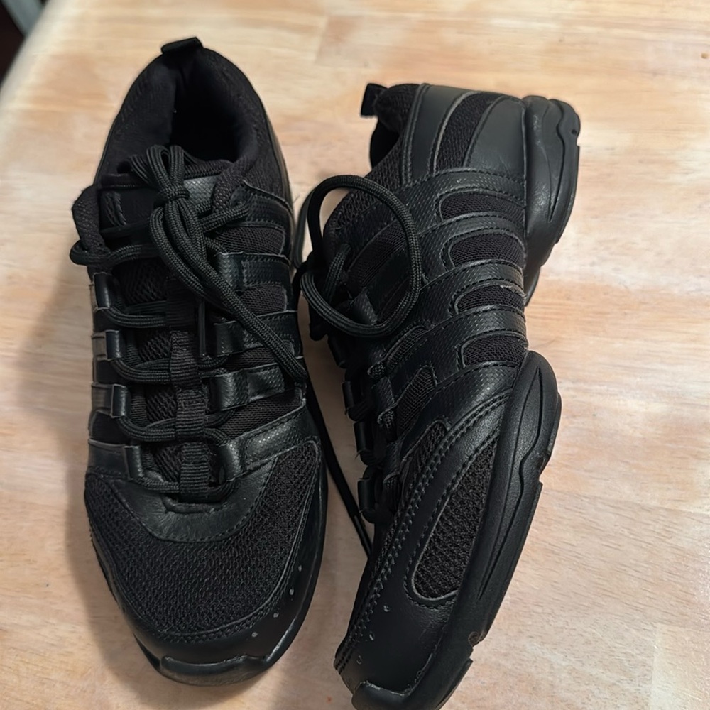 LEO’s split sole jazz black dance shoes size 6.5